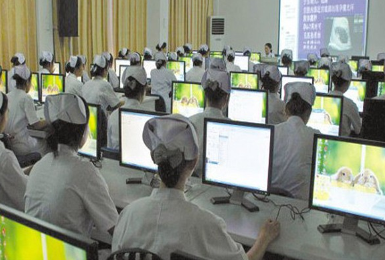 南昌市卫生学校计算机教室